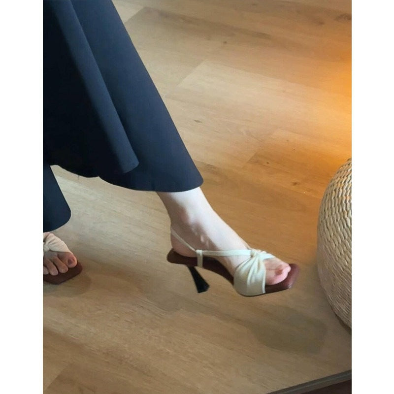 Elegant women's bow-adorned stiletto heels for autumn